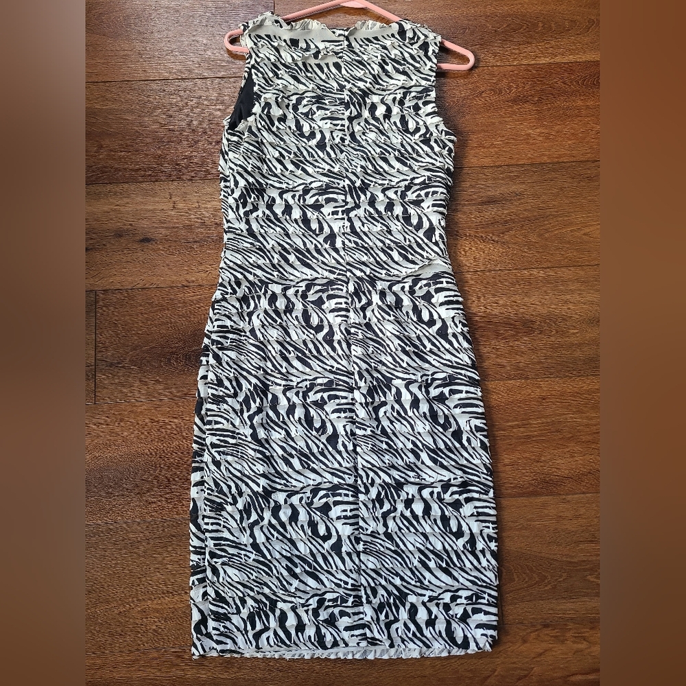 Robbie Bee Mini Shift Pullover Sleeveless Black White Animal Print Dress sz 8 - Picture 2 of 6